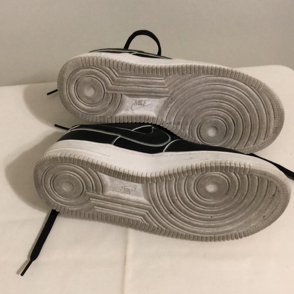 Nike Air Force Sneakers. Youth size 5Y - Picture 6 of 7